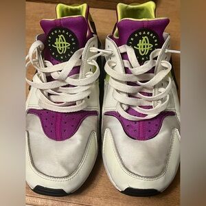 Men’s Nike Hurrache shoes size 9.5